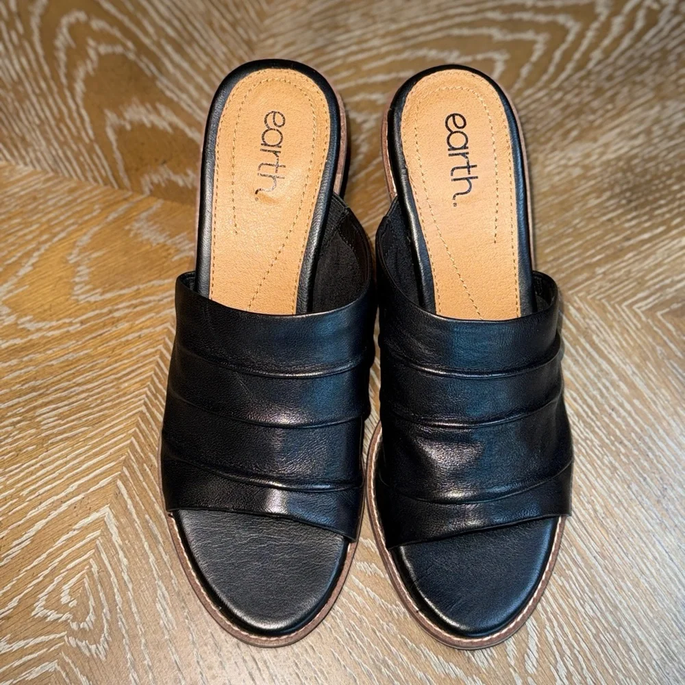 Earth Adara Open Toe Block Heel Dress Sandals in black leather Size 10